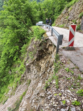 2. Sanacija spodkopanega odseka ceste v Loje